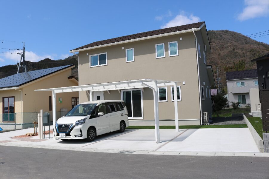 出雲市 外構工事 デザインブロックで区切られた駐車スペース