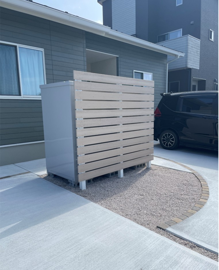 出雲市 木目調フェンス付き駐輪場 外構施工事例